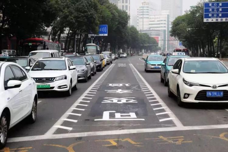 左转车道直行怎么处罚 深圳左转车道直行怎么处罚